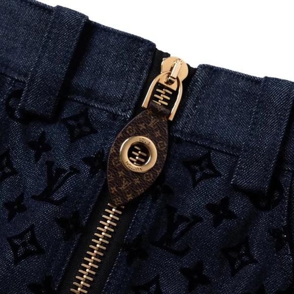 ⭐️NEW⭐️LOUIS VUITTON DENIM MONOGRAM LOGO A-LINE ZIP-UP MINI SKIRT - Picture 9 of 9